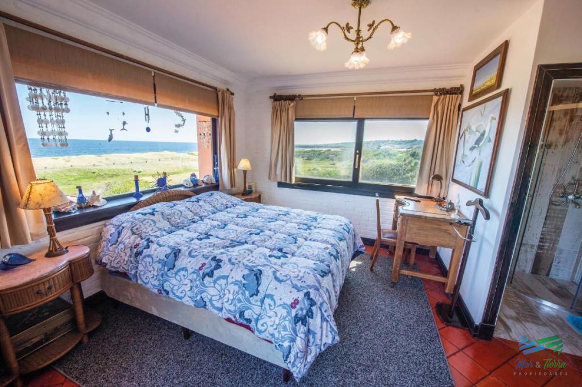 Casa ID.3975 - Venta de casa de 6 dormitorios en Playa Mansa Punta del Este Piedras del Chileno Punta Ballena 