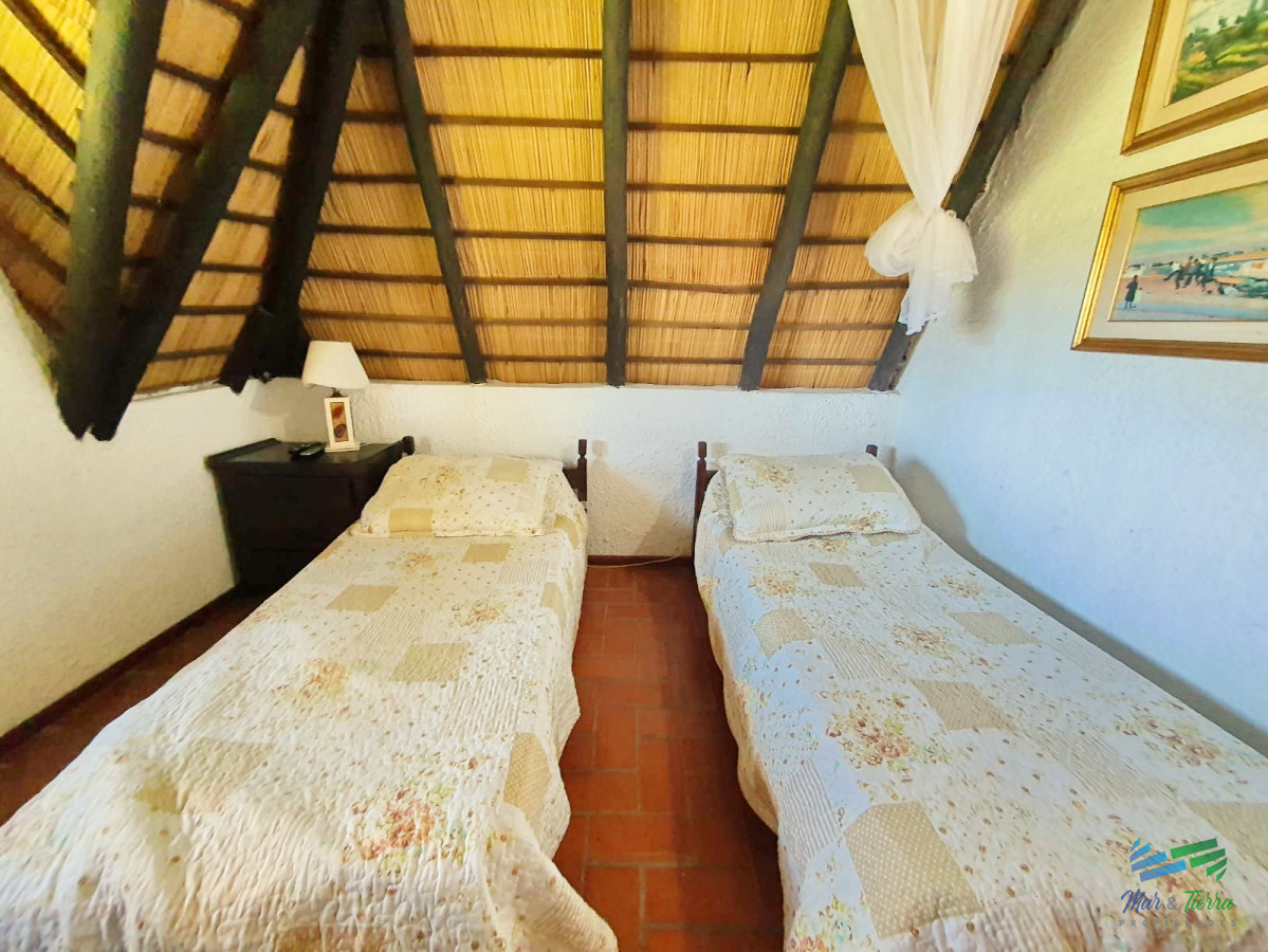 Casa ID.4817 - CASA CON GRAN PATIO, PISICNA, TRES DORMITORIOS DISPONIBLE TEMPORADA 2026 