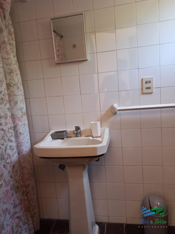 Casa ID.5077 - Buena Oportunidad en El Chorro-Manantiales-R.104 a 5 cuadras de la playa.