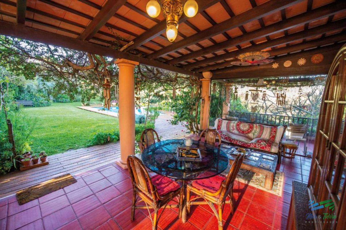 Casa ID.3975 - Venta de casa de 6 dormitorios en Playa Mansa Punta del Este Piedras del Chileno Punta Ballena 