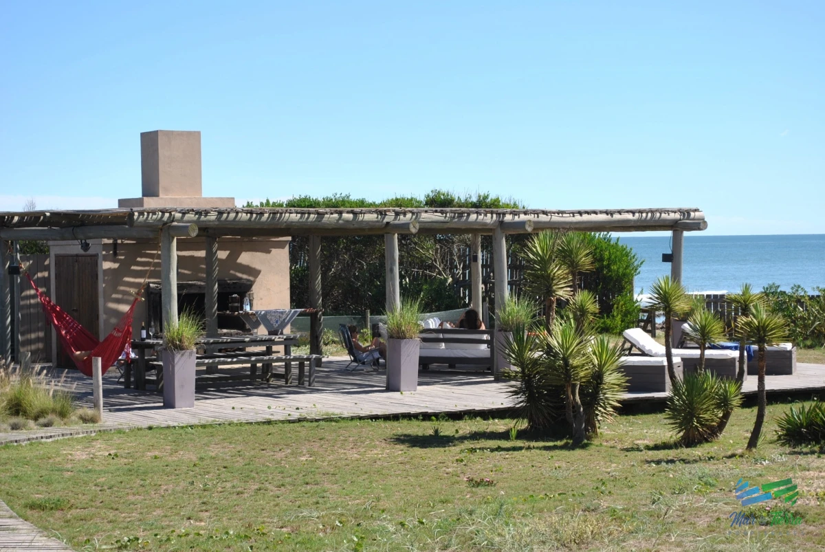 Casa ID.5210 - Atto BAJO DE PRECIO ! Espectacular Residencia sobre el mar, dominando el atardecer en 1 hectárea de terreno en primera línea