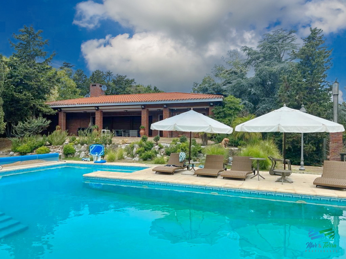 Casa ID.5563 - Venta de casa en Solanas Punta Ballena 8 dormitorios 8 baños 