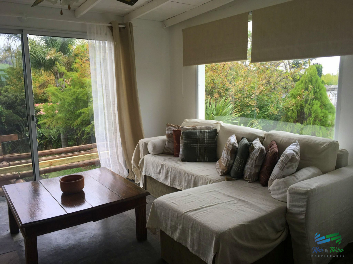 Casa ID.1755 - VENTA de casa en playa mansa,  casa en zona de Pinares, con vista al mar de 3 dormitorios