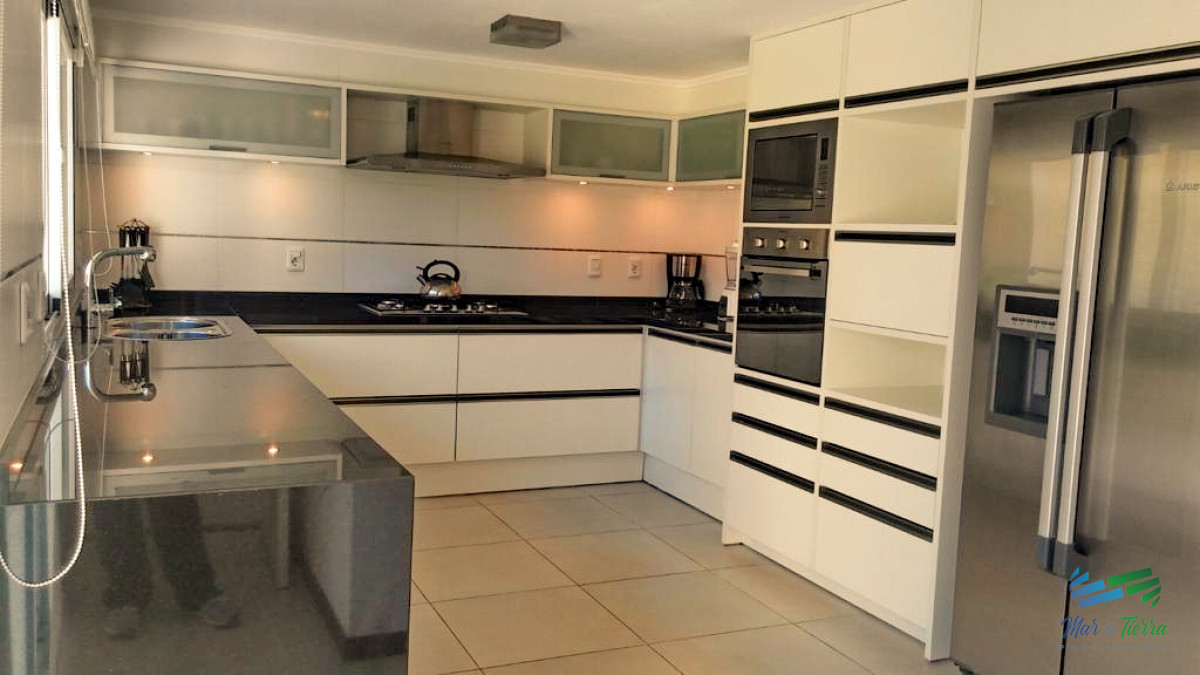 Casa ID.3071 - Alquiler temporada 2026, excelente casa 4 dormitorios en la mansa, Punta del Este