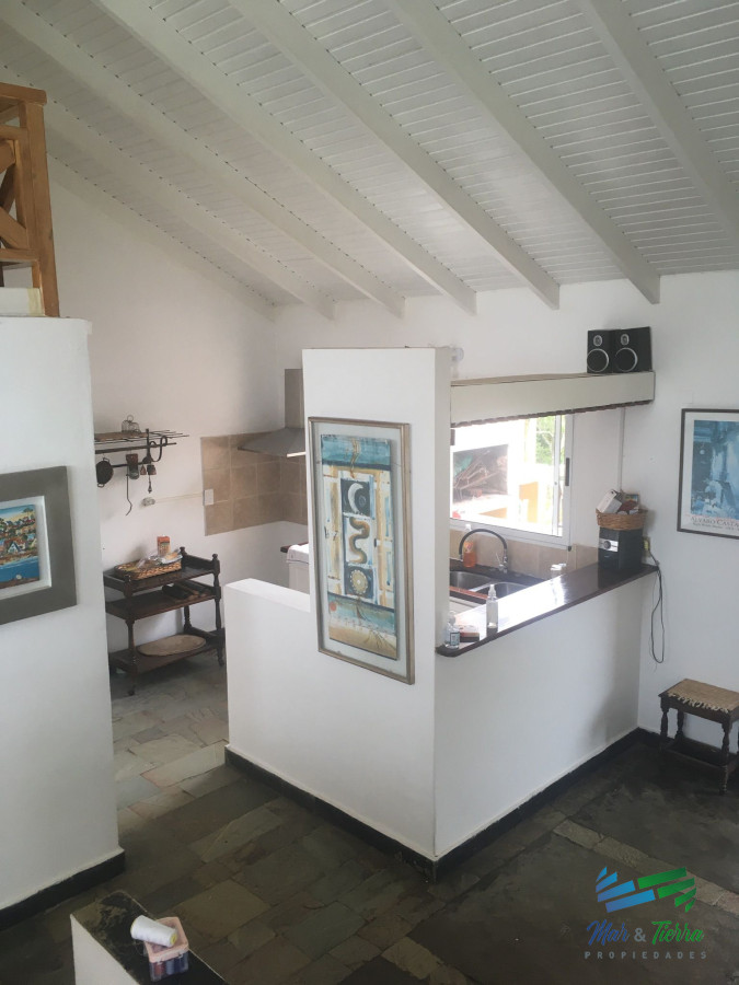 Casa ID.1755 - VENTA de casa en playa mansa,  casa en zona de Pinares, con vista al mar de 3 dormitorios