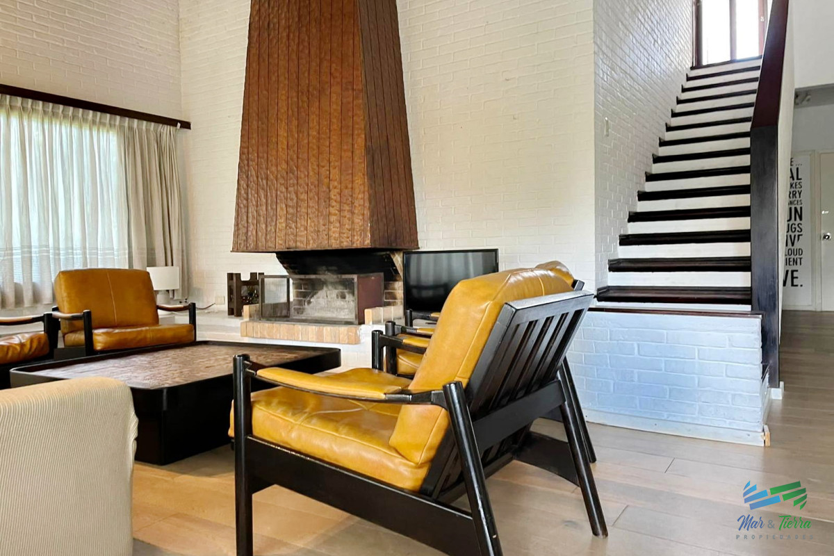 Casa ID.1686 - Vendo casa de 4 dormitorios a dos cuadras del mar, playa mansa, Punta del Este