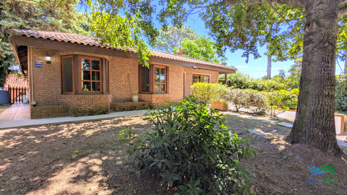 Casa ID.4518 - Venta de casa 3 dormitorios en barrio cantegril Punta del este, Maldonado, cerca de playa Mansa