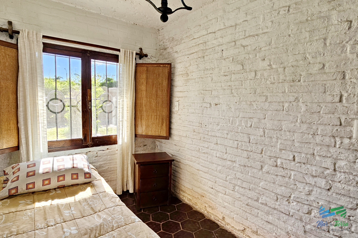 Casa ID.1856 - En venta casa 5 con piscina, a 1 cuadra de la playa mansa, Pintares, Punta del Este