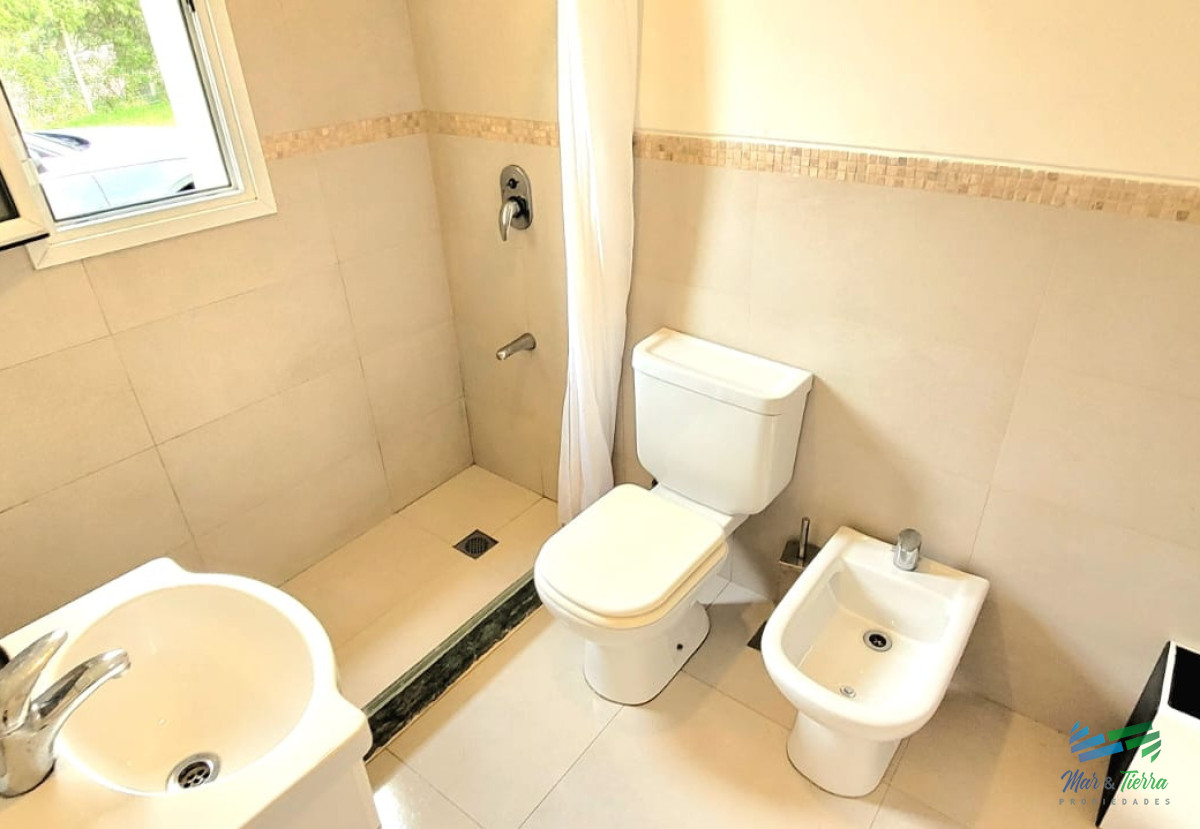Casa ID.4696 - MODERNA CASA EN VENTA, 4 DORMITORIOS, 4 BAÑOS, MARLY