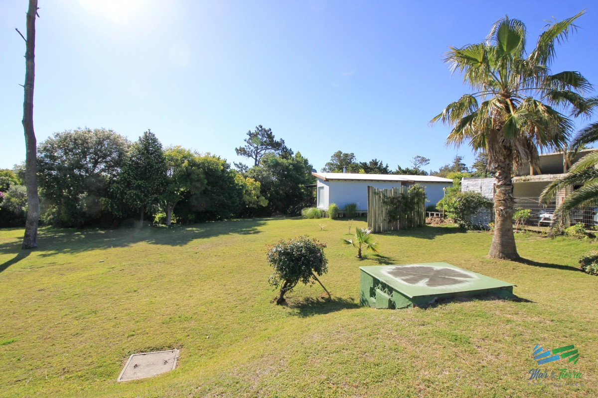 Casa ID.1656 -  En alquiler!!  Hermosa casa en alquiler zona Pinares, cuenta con piscina y gran jardin.