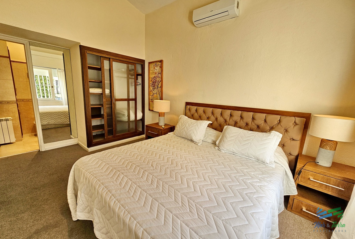 Casa ID.1676 - En venta casa de 5 dormitorios con piscina en playa mansa, Punta del Este