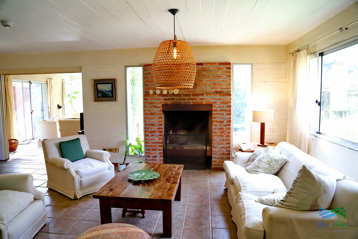 Casa ID.1741 - Vendo casa 4 dormitorios, con piscina en Pinares, Punta del Este