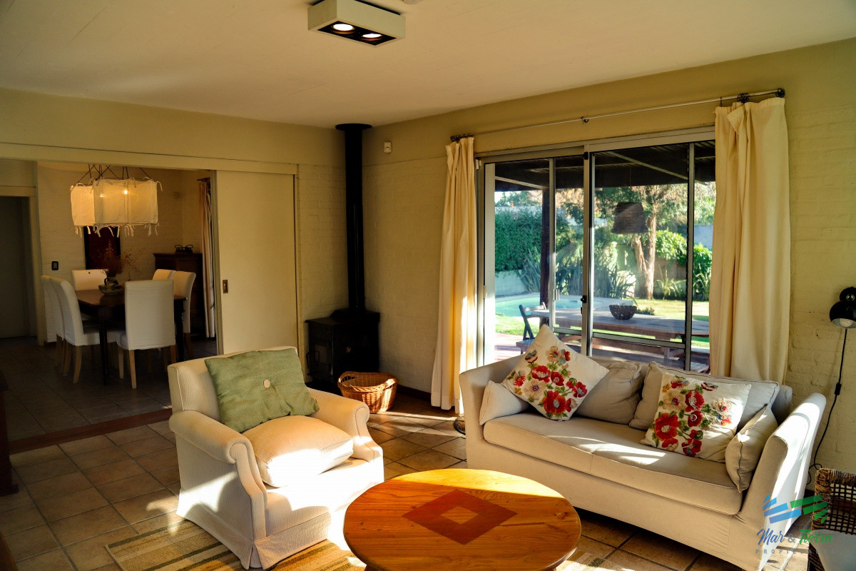 Casa ID.1741 - Vendo casa 4 dormitorios, con piscina en Pinares, Punta del Este