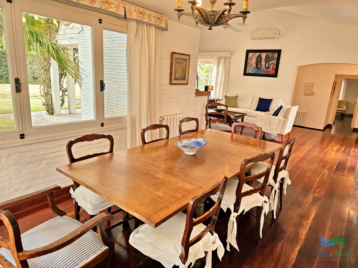 Casa ID.4287 - En venta casa 6 dormitorios con gran terreno y piscina, en la brava, Punta del Este