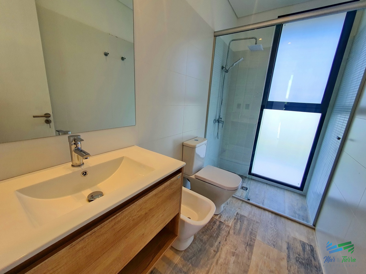 Casa ID.4341 - Vendo casa a estrenar, 3 dormitorios en suite, piscina, en barrio privado Laguna de los Cisnes, Laguna del Sauce, Punta del Este
