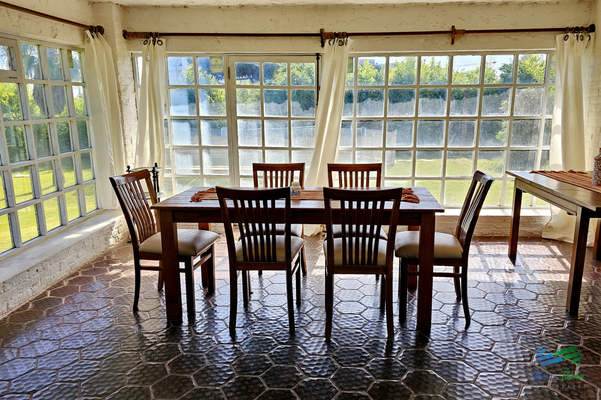 Casa ID.1856 - En venta casa 5 con piscina, a 1 cuadra de la playa mansa, Pintares, Punta del Este