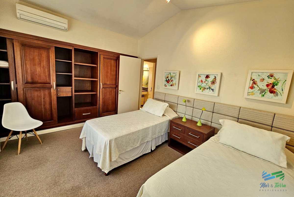 Casa ID.1676 - En venta casa de 5 dormitorios con piscina en playa mansa, Punta del Este