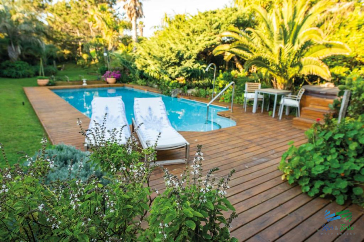 Casa ID.3975 - Venta de casa de 6 dormitorios en Playa Mansa Punta del Este Piedras del Chileno Punta Ballena 