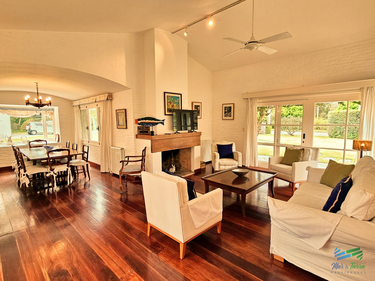Casa ID.4287 - En venta casa 6 dormitorios con gran terreno y piscina, en la brava, Punta del Este