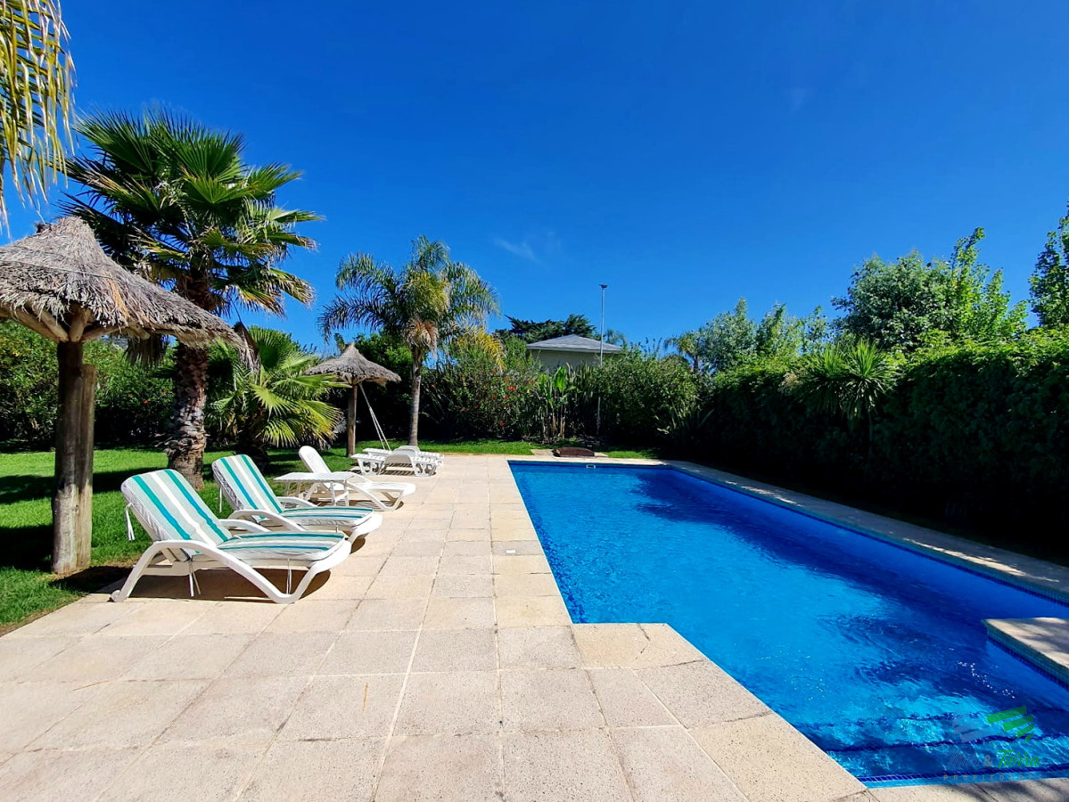 Casa ID.4817 - CASA CON GRAN PATIO, PISICNA, TRES DORMITORIOS DISPONIBLE TEMPORADA 2026 