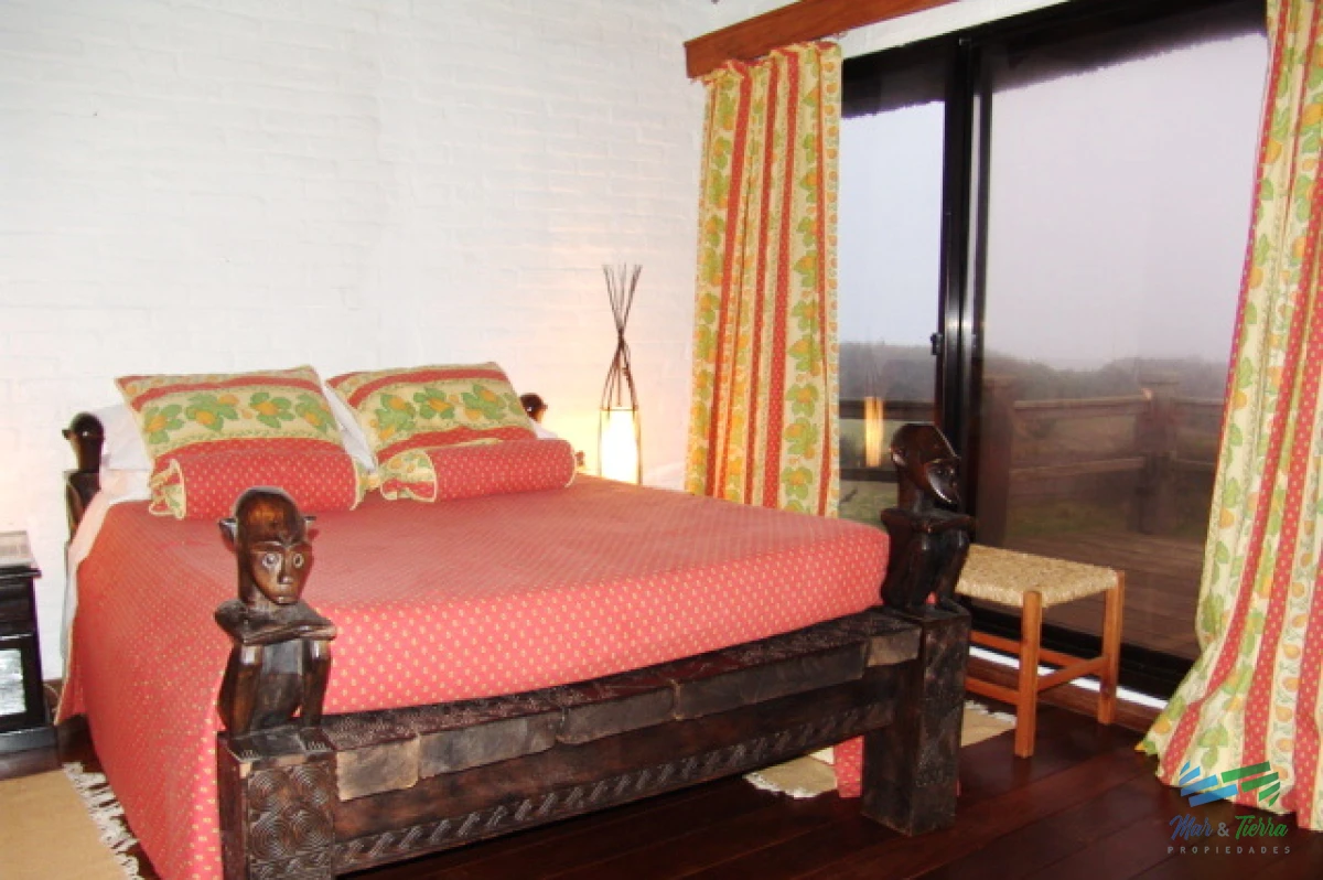 Casa ID.5210 - Atto BAJO DE PRECIO ! Espectacular Residencia sobre el mar, dominando el atardecer en 1 hectárea de terreno en primera línea