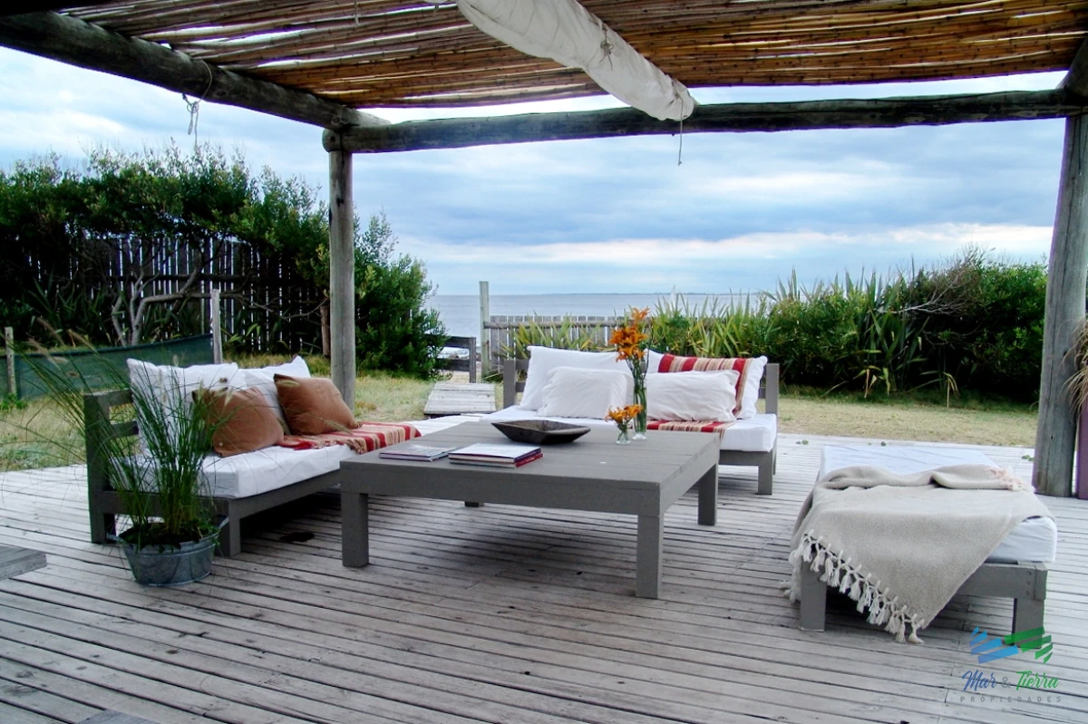 Casa ID.5210 - Atto BAJO DE PRECIO ! Espectacular Residencia sobre el mar, dominando el atardecer en 1 hectárea de terreno en primera línea