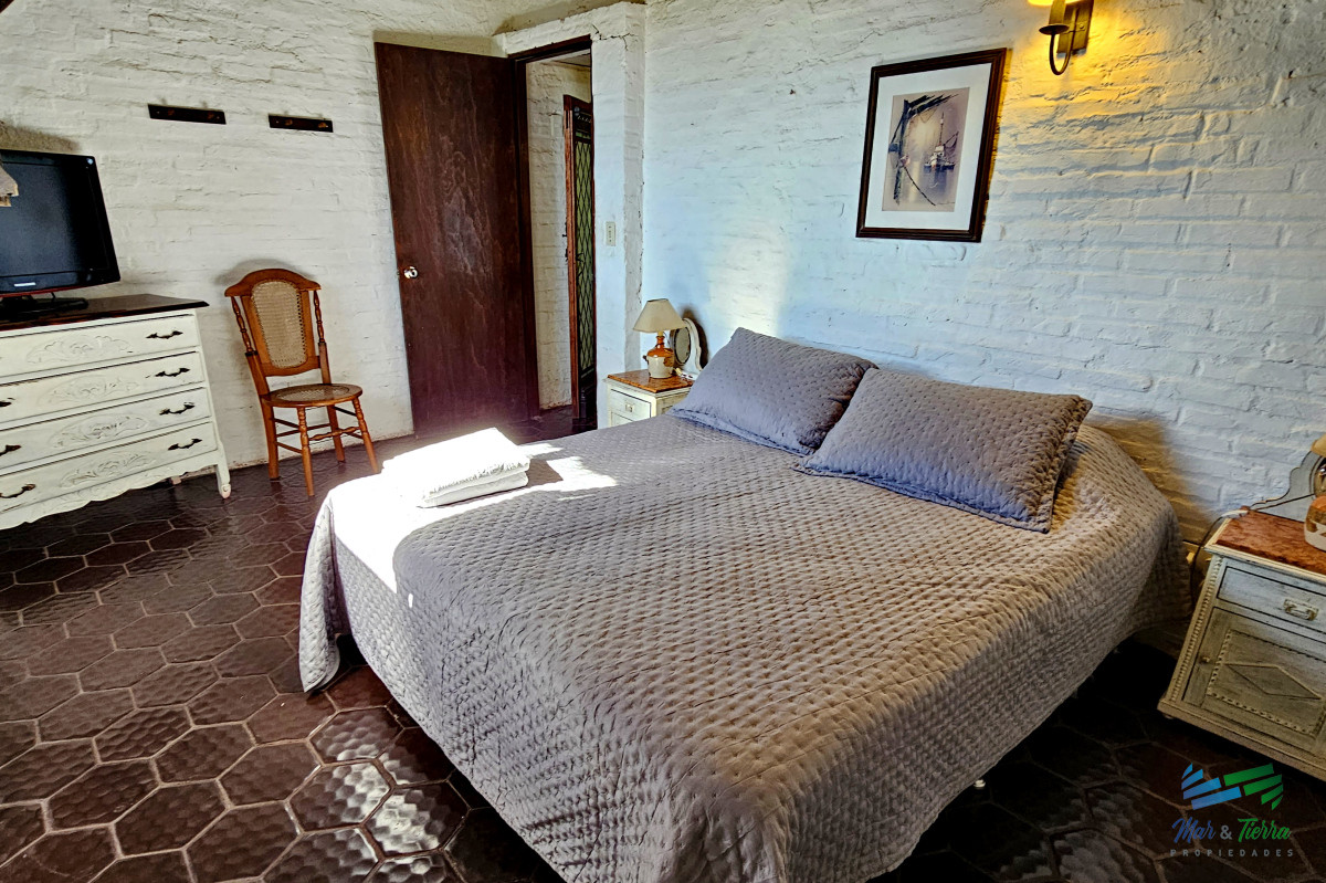 Casa ID.1856 - En venta casa 5 con piscina, a 1 cuadra de la playa mansa, Pintares, Punta del Este