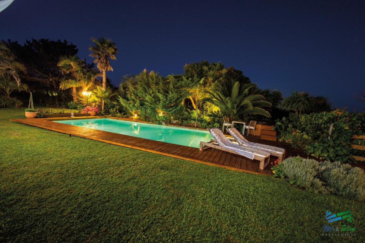 Casa ID.3975 - Venta de casa de 6 dormitorios en Playa Mansa Punta del Este Piedras del Chileno Punta Ballena 