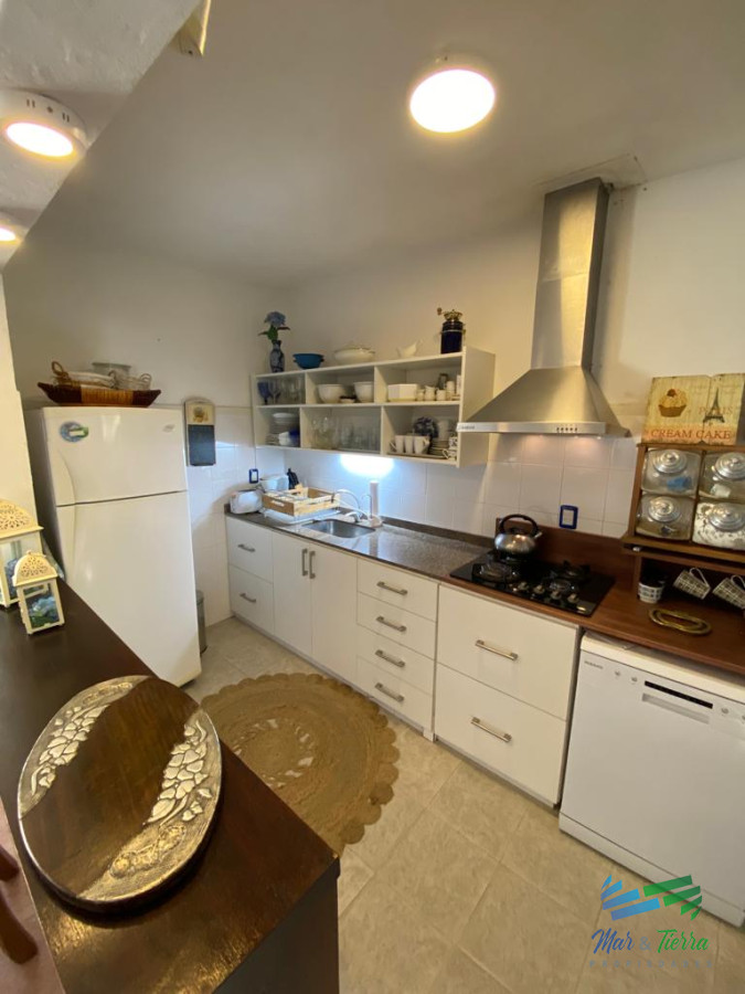 Casa ID.1658 - Casa de 3 dormitorios con piscina climatizada en alquiler. Playa brava.