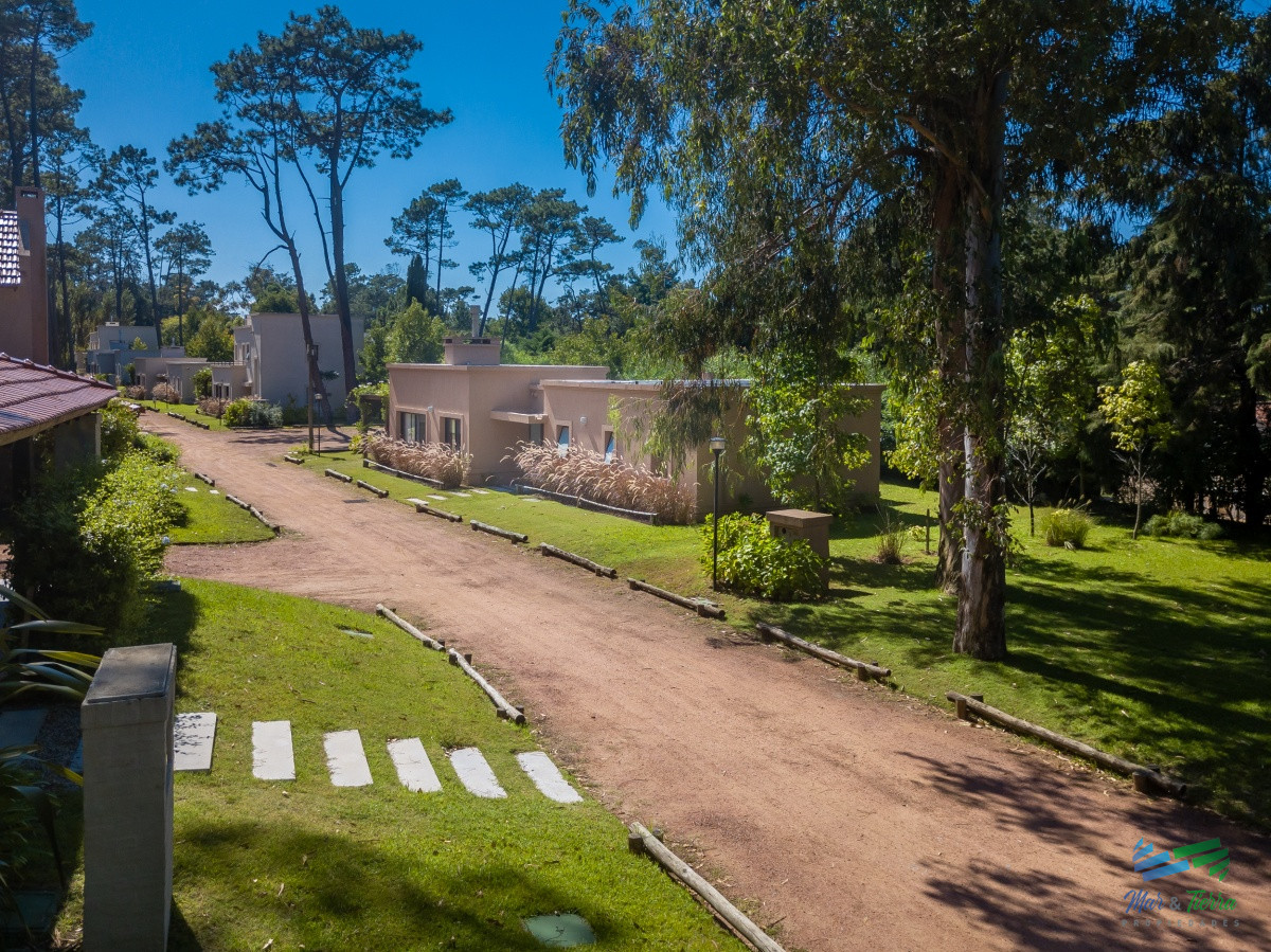 Casa ID.2628 - Vendo casa en barrio privado con todos los servicios, Punta del Este.