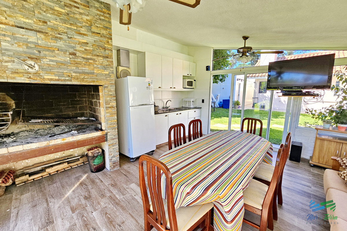 Casa ID.4922 - Casa en alquiler de temporada 2026, 4 dormitorios, con piscina climatizada, barbacoa, Punta del este!