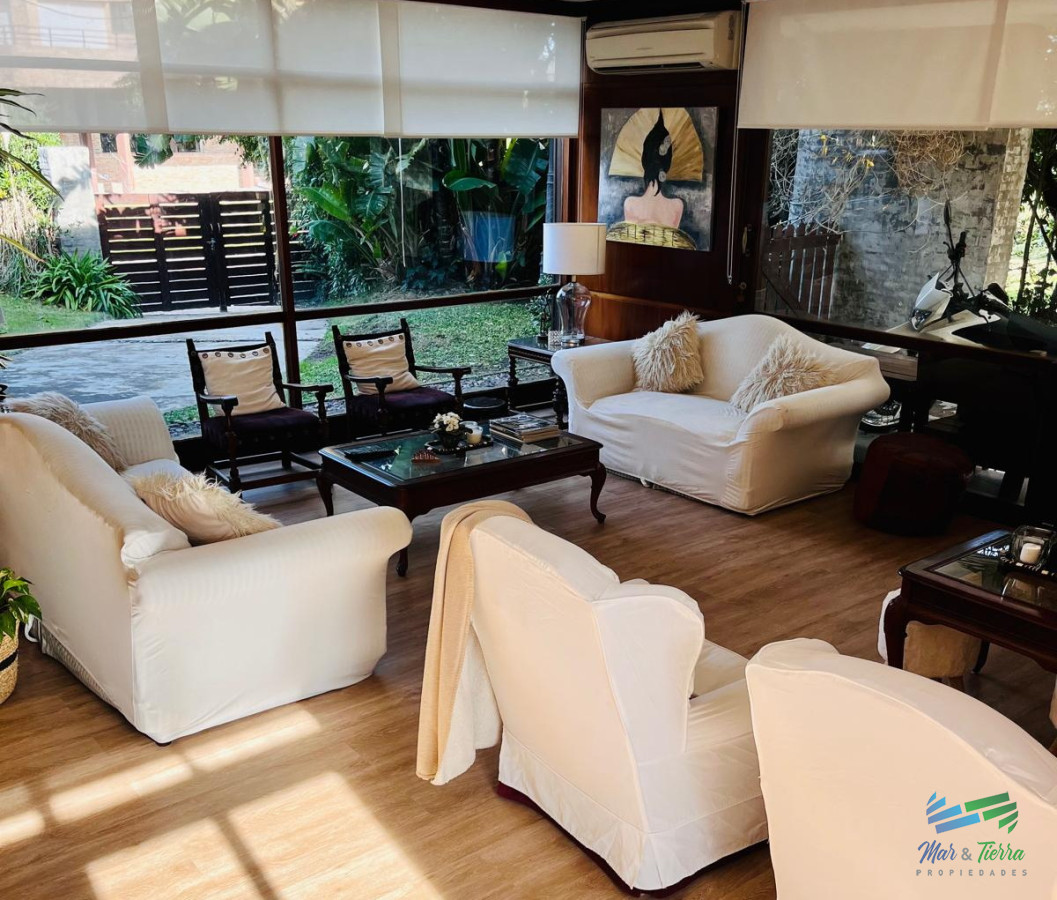 Casa ID.1580 - Casa 5 dormitorios y piscina en venta a 2 cuadras de playa mansa, Punta del este.