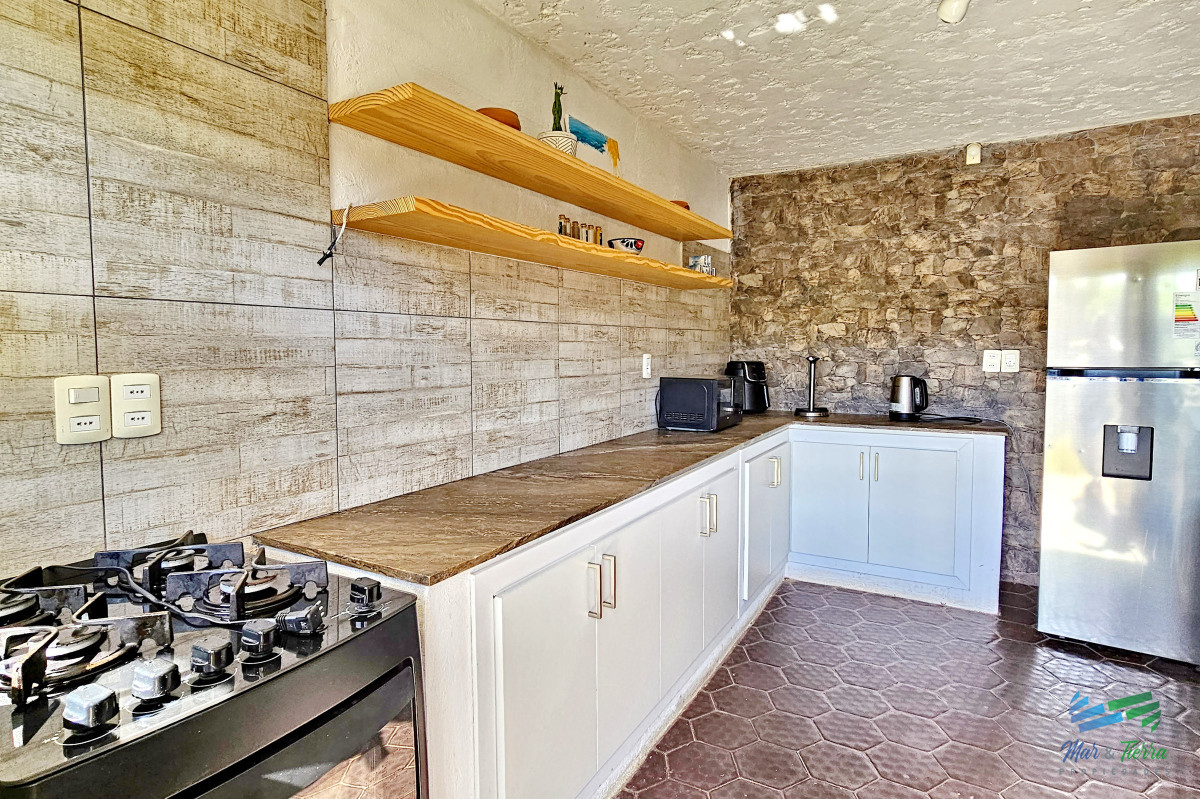 Casa ID.1856 - En venta casa 5 con piscina, a 1 cuadra de la playa mansa, Pintares, Punta del Este