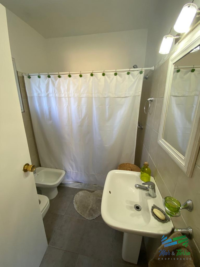 Casa ID.1658 - Casa de 3 dormitorios con piscina climatizada en alquiler. Playa brava.