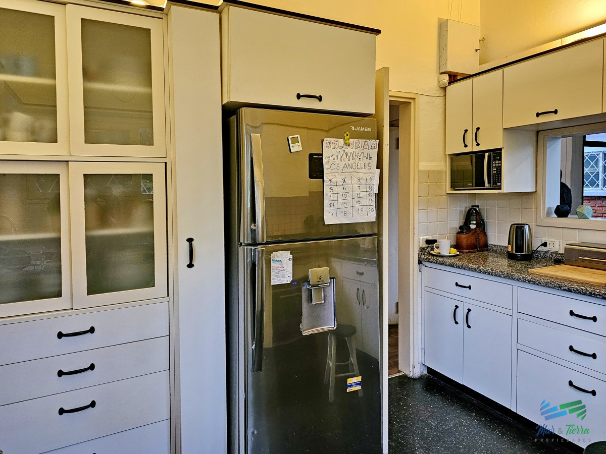 Casa ID.4800 - CASA EN ALQUILER, 4 DORMITORIOS Y PISCINA CLIMATIZADA, ZONA COLEGIOS, PUNTA DEL ESTE 