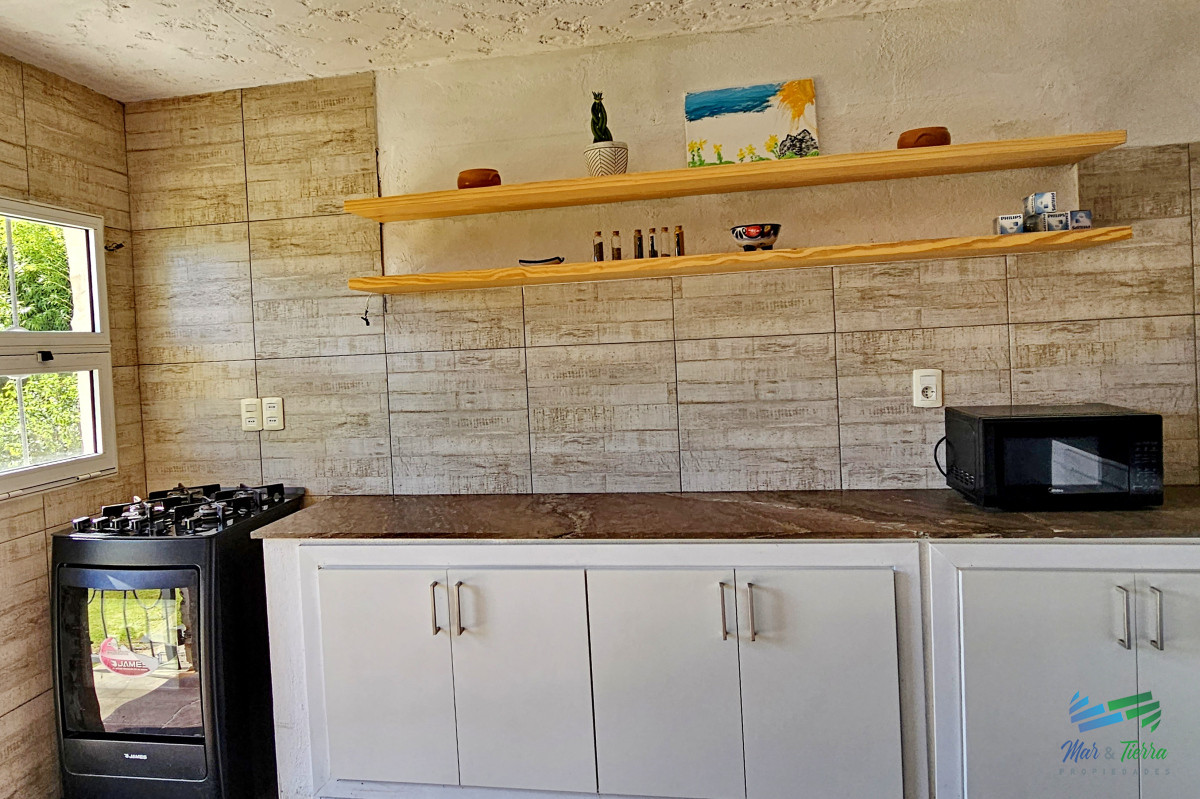 Casa ID.1856 - En venta casa 5 con piscina, a 1 cuadra de la playa mansa, Pintares, Punta del Este