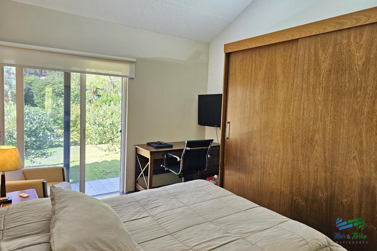 Casa ID.4922 - Casa en alquiler de temporada 2026, 4 dormitorios, con piscina climatizada, barbacoa, Punta del este!
