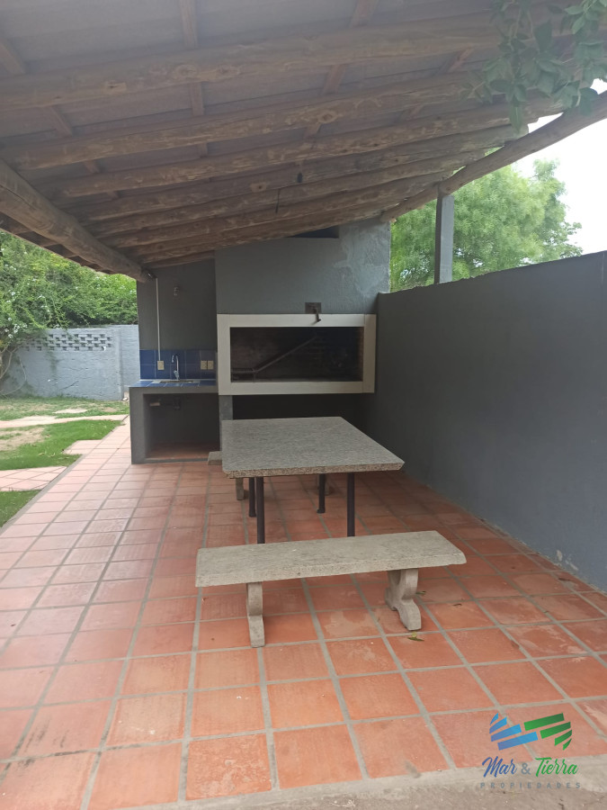 Casa ID.5077 - Buena Oportunidad en El Chorro-Manantiales-R.104 a 5 cuadras de la playa.