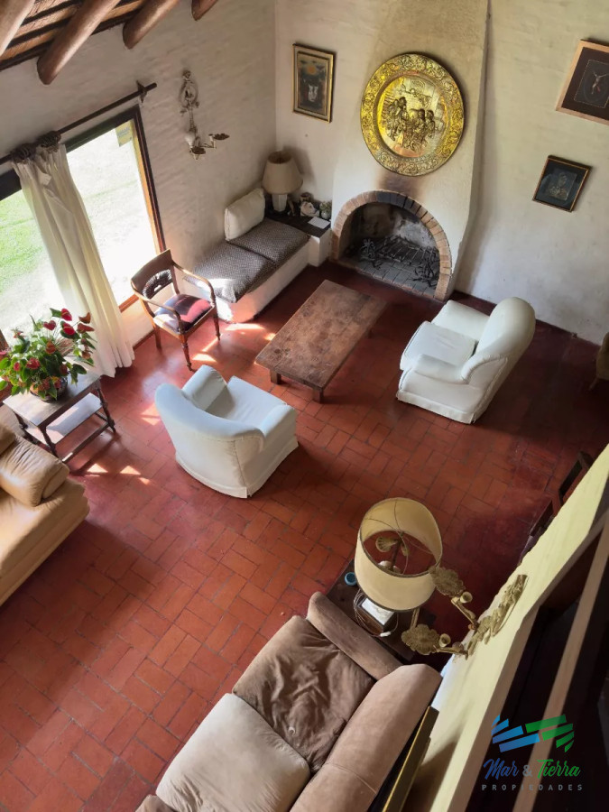 Casa ID.4947 - En venta cabaña con gran terreno, piscina y cancha de paddle en Pinares, Punta del Este