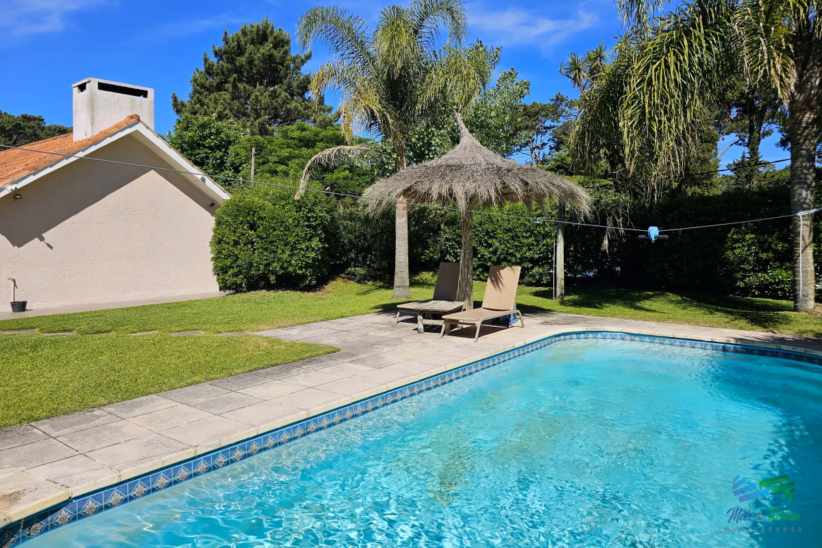 Casa ID.4922 - Casa en alquiler de temporada 2026, 4 dormitorios, con piscina climatizada, barbacoa, Punta del este!