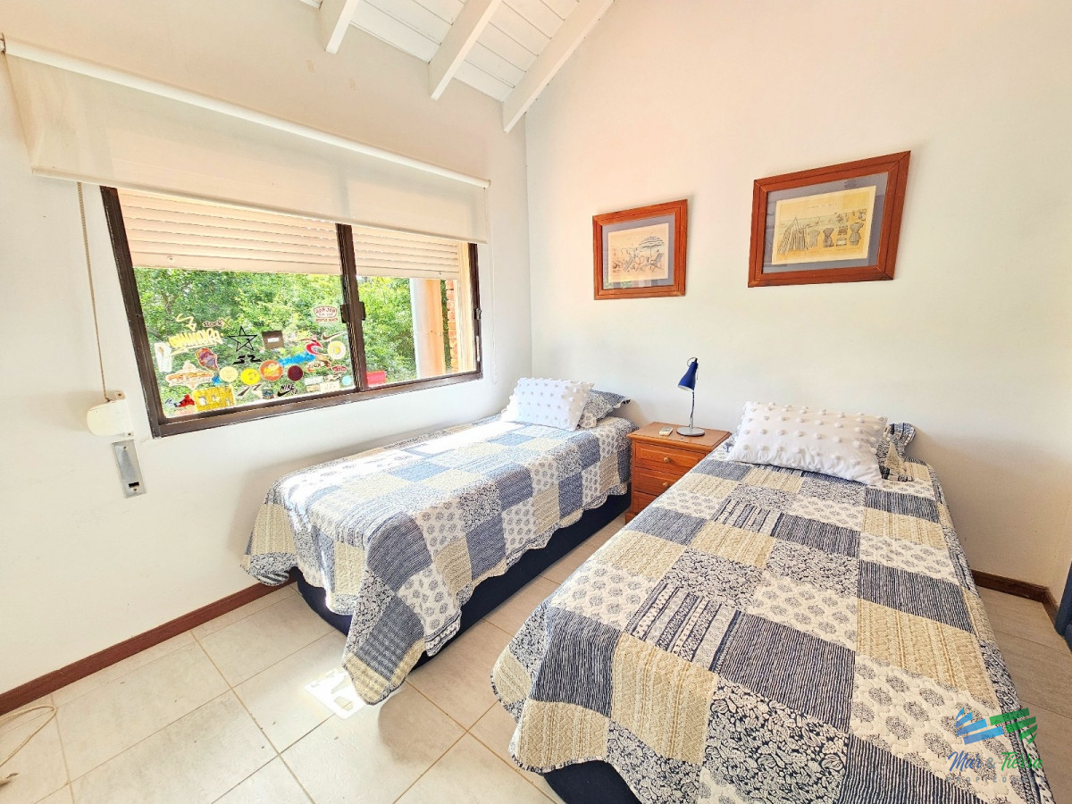 Casa ID.4508 - Venta de casa PH DUPLEX 2 dormitorioss en barrio Cantegril zona Roosevelt 