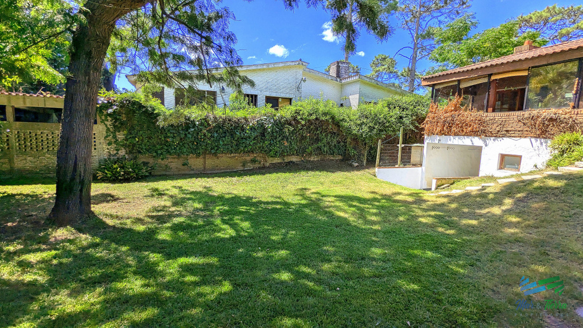 Casa ID.4518 - Venta de casa 3 dormitorios en barrio cantegril Punta del este, Maldonado, cerca de playa Mansa