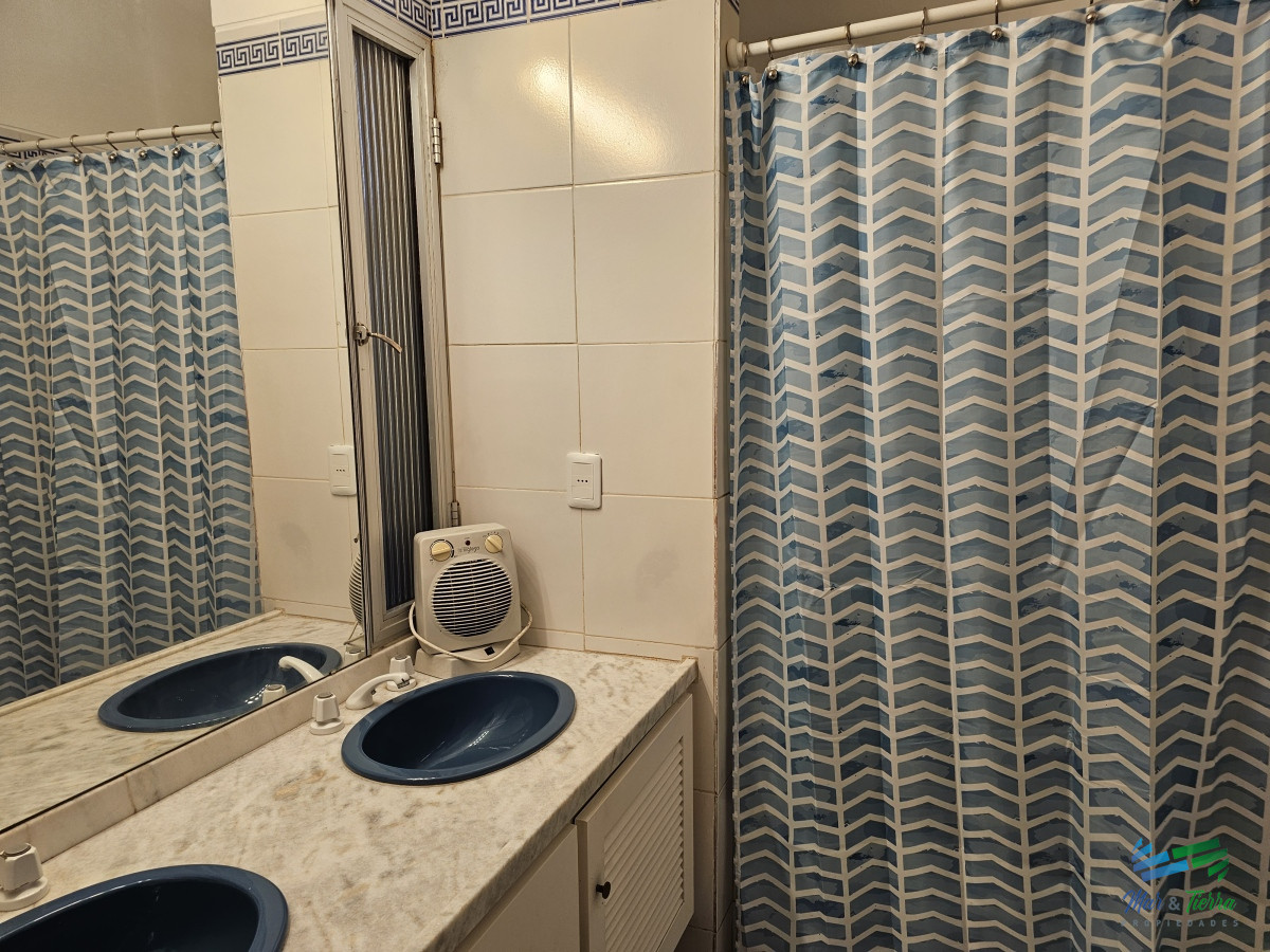 Casa ID.4800 - CASA EN ALQUILER, 4 DORMITORIOS Y PISCINA CLIMATIZADA, ZONA COLEGIOS, PUNTA DEL ESTE 