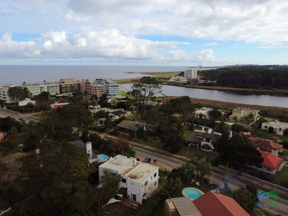 Casa ID.4372 - Venta de casa en Barrio Pinares a 250mts de la playa Mansa - Punta del Este