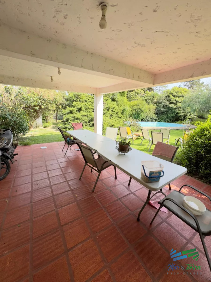 Casa ID.4947 - En venta cabaña con gran terreno, piscina y cancha de paddle en Pinares, Punta del Este