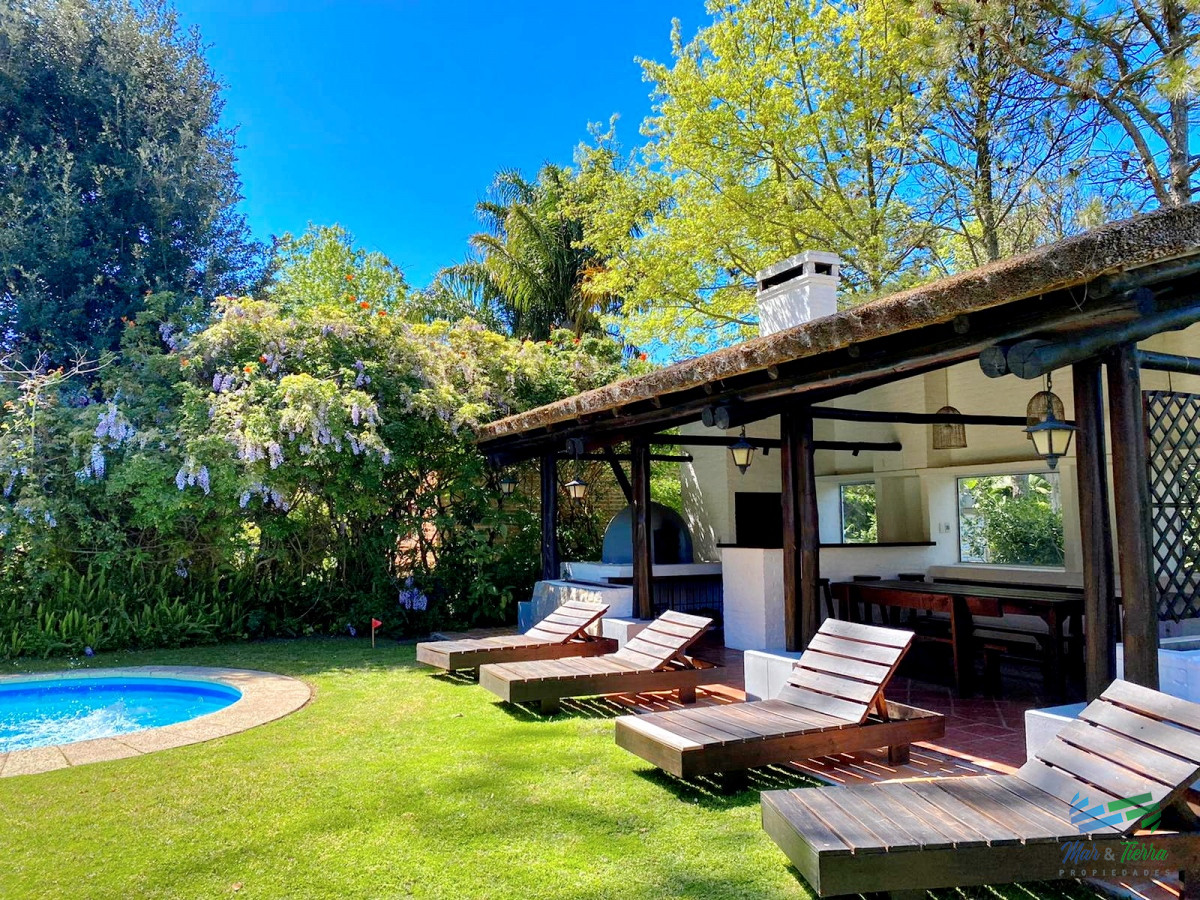 Casa ID.4457 - TEMPORADA 2026 GRAN CASA, 4 DORMITORIOS CON PISCINA CLIMATIZADA, PINARES, PUNTA DEL ESTE DISPONIBLE TEMPORADA 2025!!!