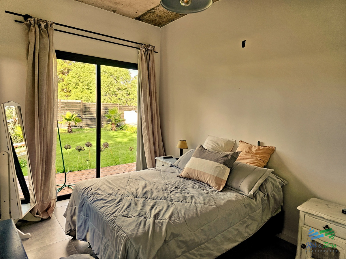 Casa ID.4698 - CASA EN VENTA, 3 DORMITORIOS, PISCINA EN BEVERLY HILLS 