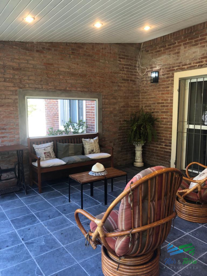 Casa ID.1658 - Casa de 3 dormitorios con piscina climatizada en alquiler. Playa brava.