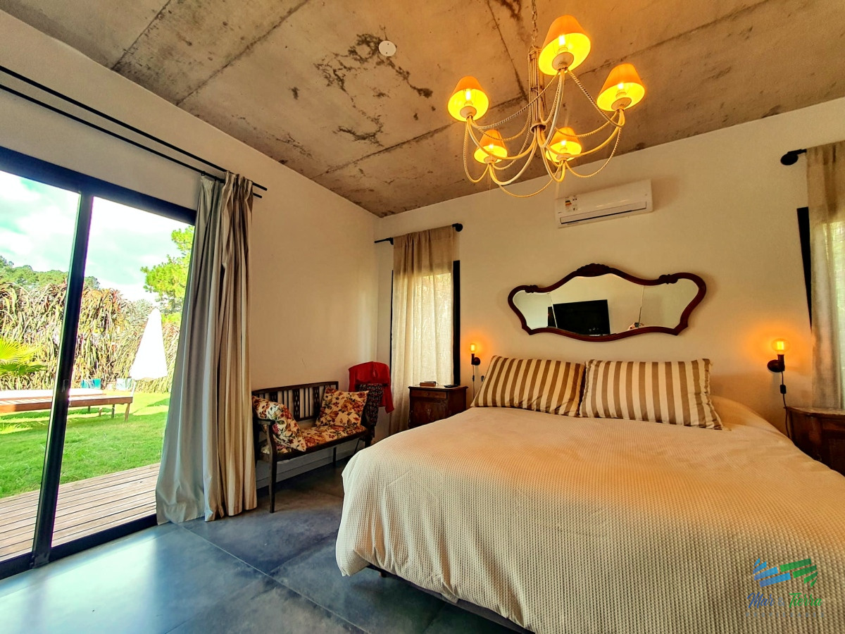 Casa ID.4698 - CASA EN VENTA, 3 DORMITORIOS, PISCINA EN BEVERLY HILLS 