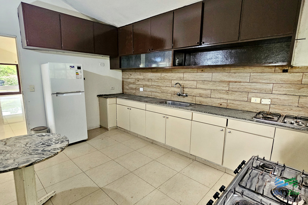 Casa ID.4971 - Venta de casa 3 dormitorios y servicio en El Golf Punta del Este 